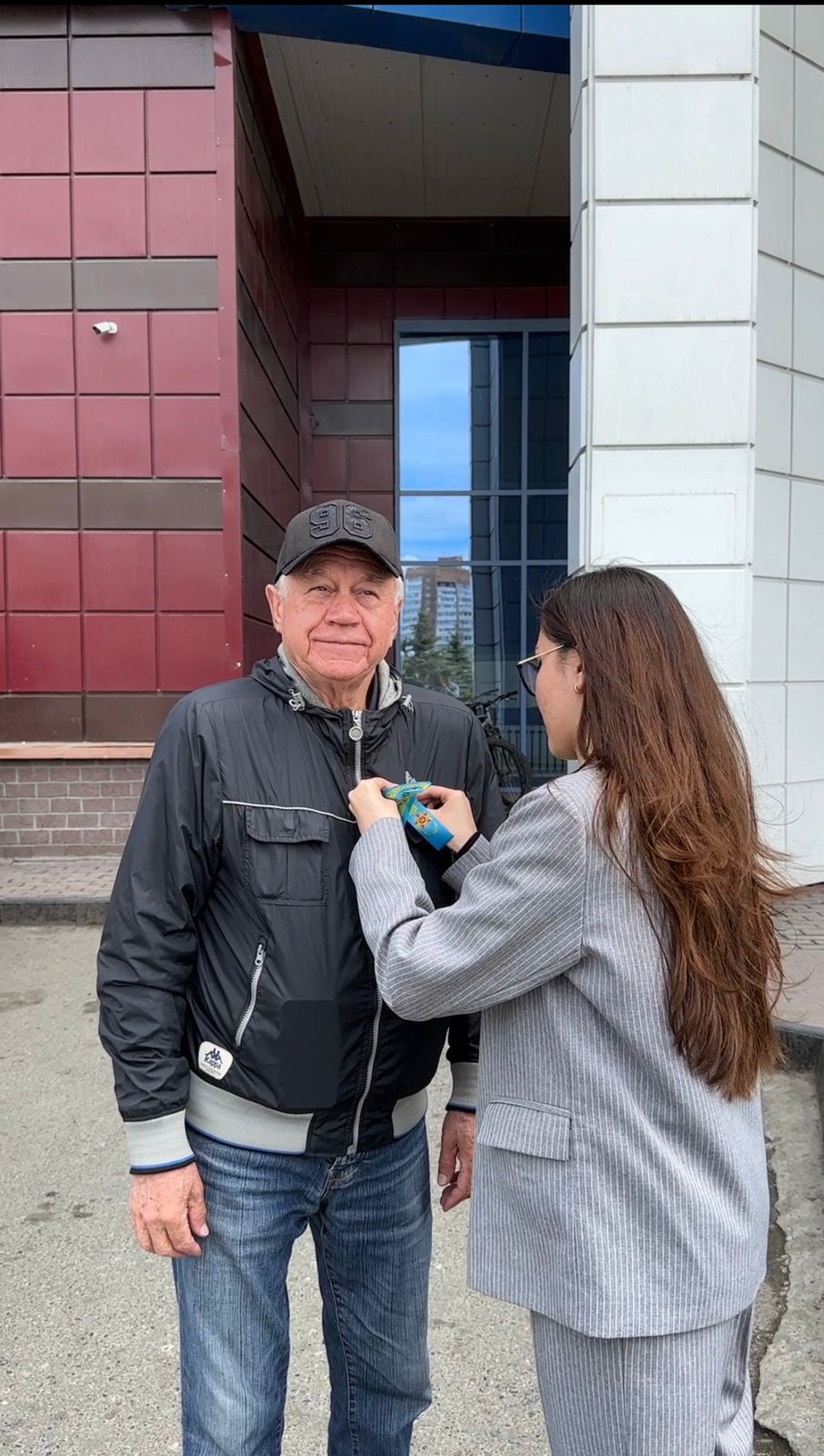 Шығыс Қазақстан облысында волонтерлер «Жеңіс лентасы» патриоттық ленталарын таратты.