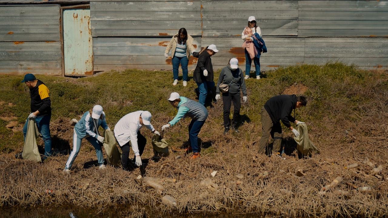 200 тонн мусора вывезли с ручья Сарыбулак в Астане