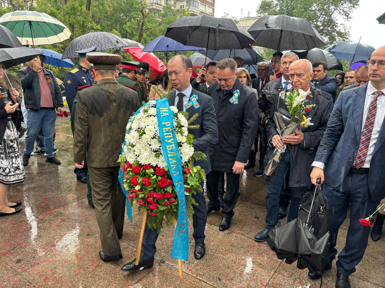 Сотрудники Посольства Казахстана почтили память погибших в годы Великой отечественной войны