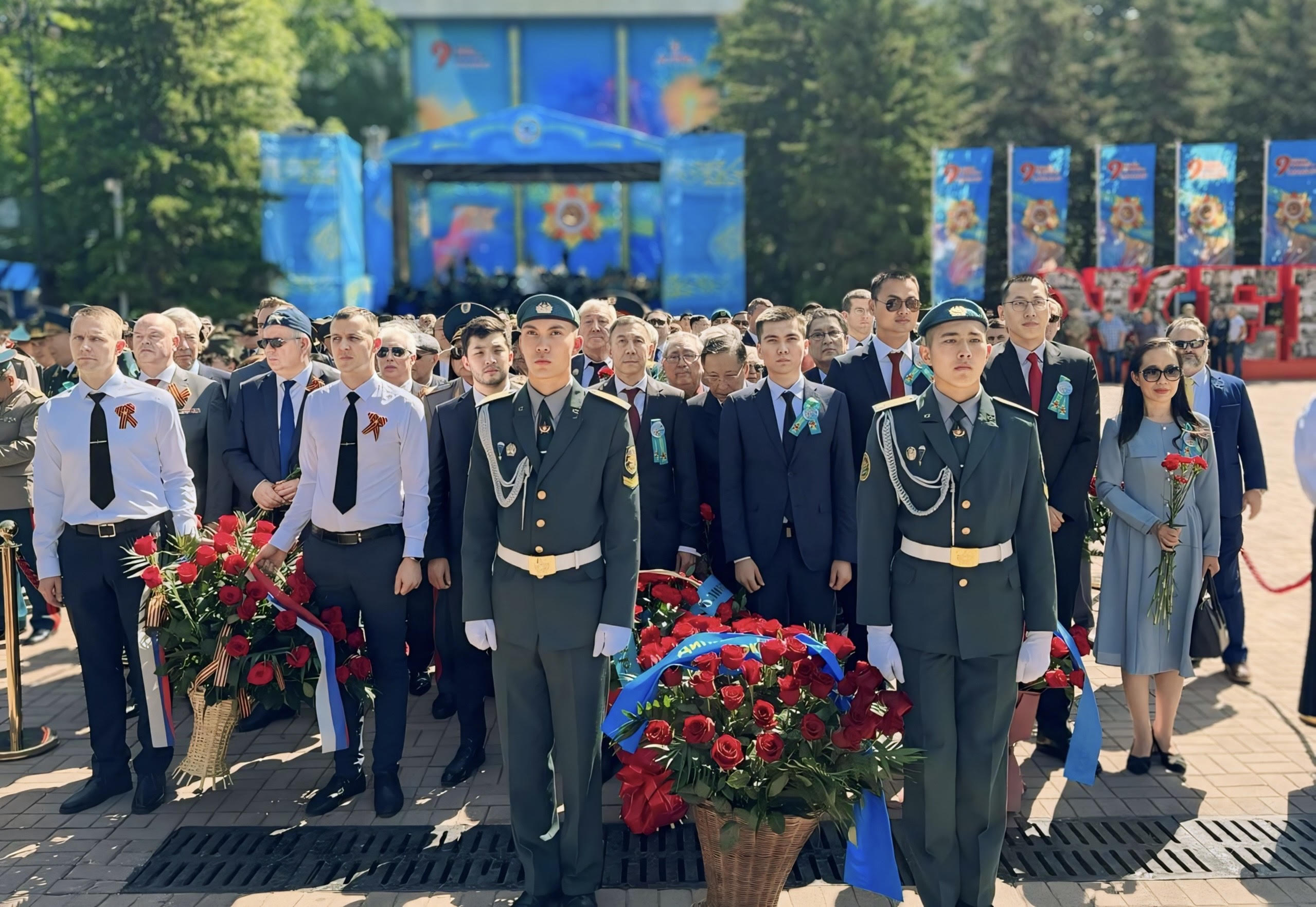 В Алматы прошла церемония возложения цветов, посвященная 79-ой годовщине Победы