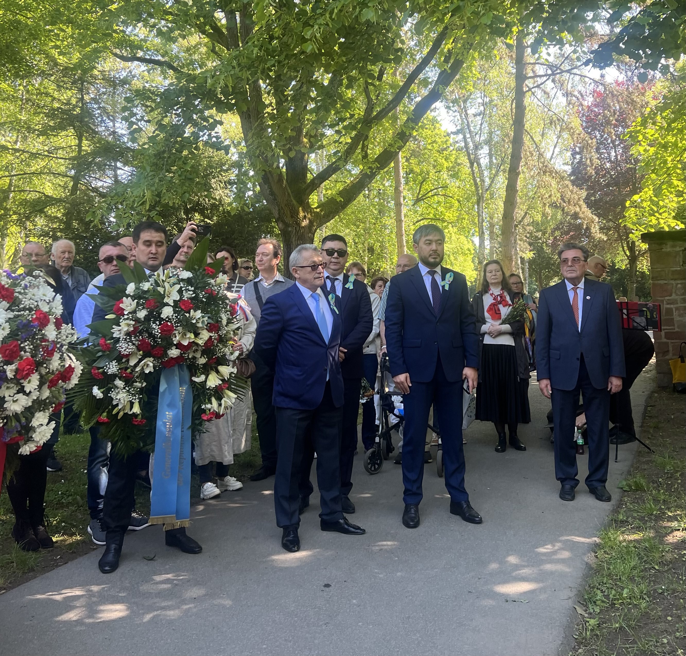В г. Франкфурт-на-Майне состоялась церемония возложения цветов к мемориалу воинов, погибших в годы Великой Отечественной войны