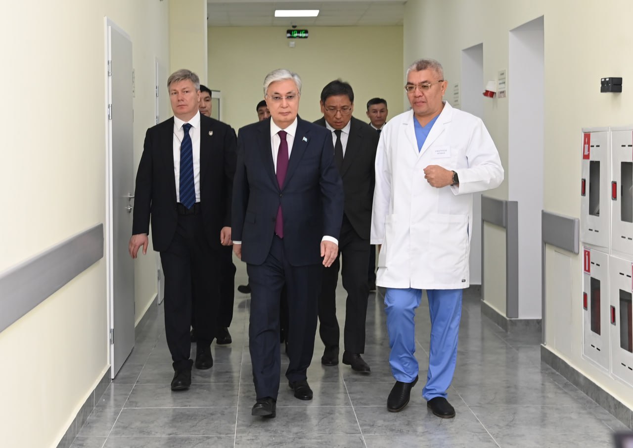 Президент посетил Центр детской неотложной медицинской помощи в Алматы