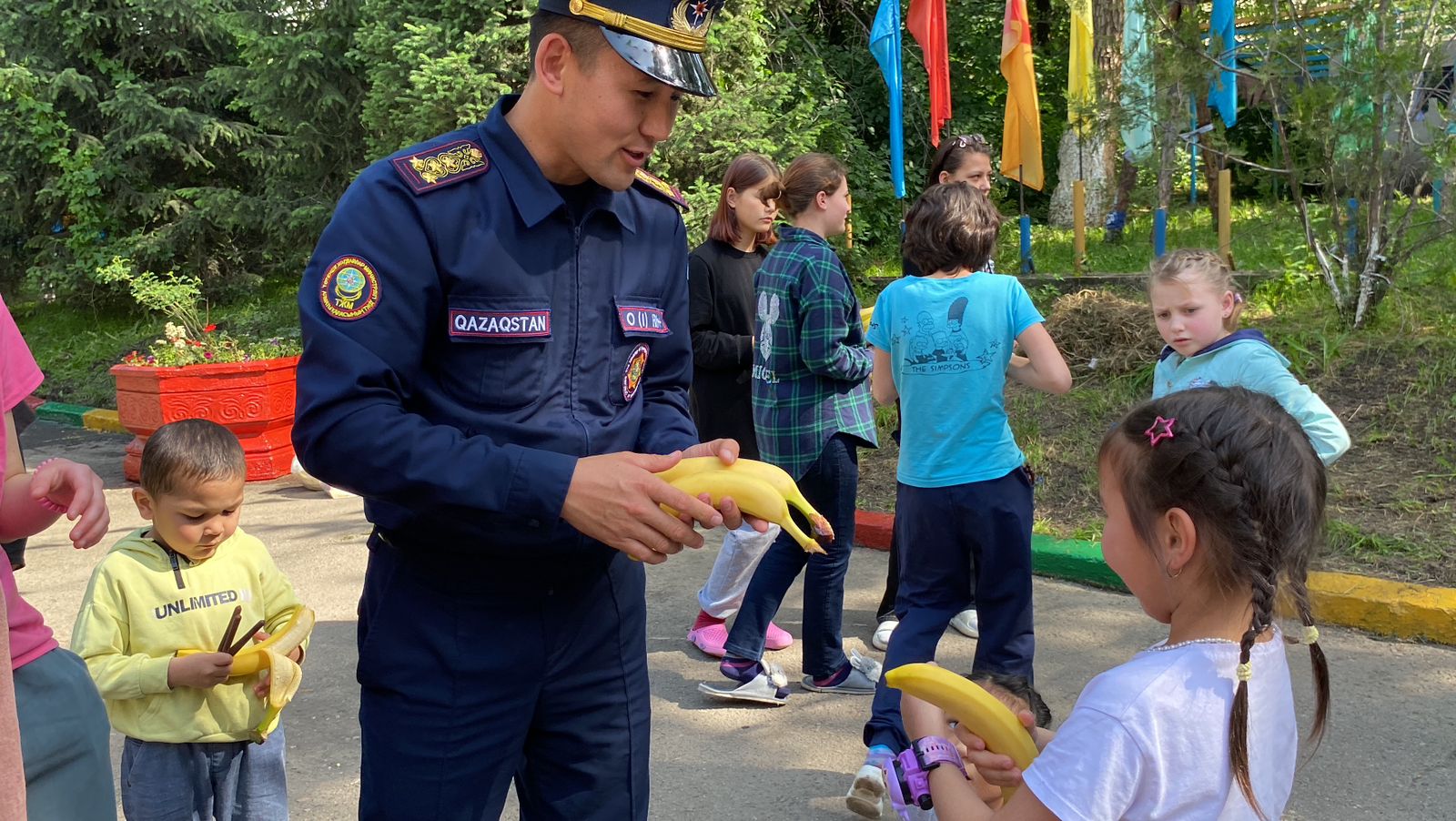 Спасатели МЧС Алматы запустили масштабную акцию «Лето без ЧС», направленную на предотвращение гибели детей.