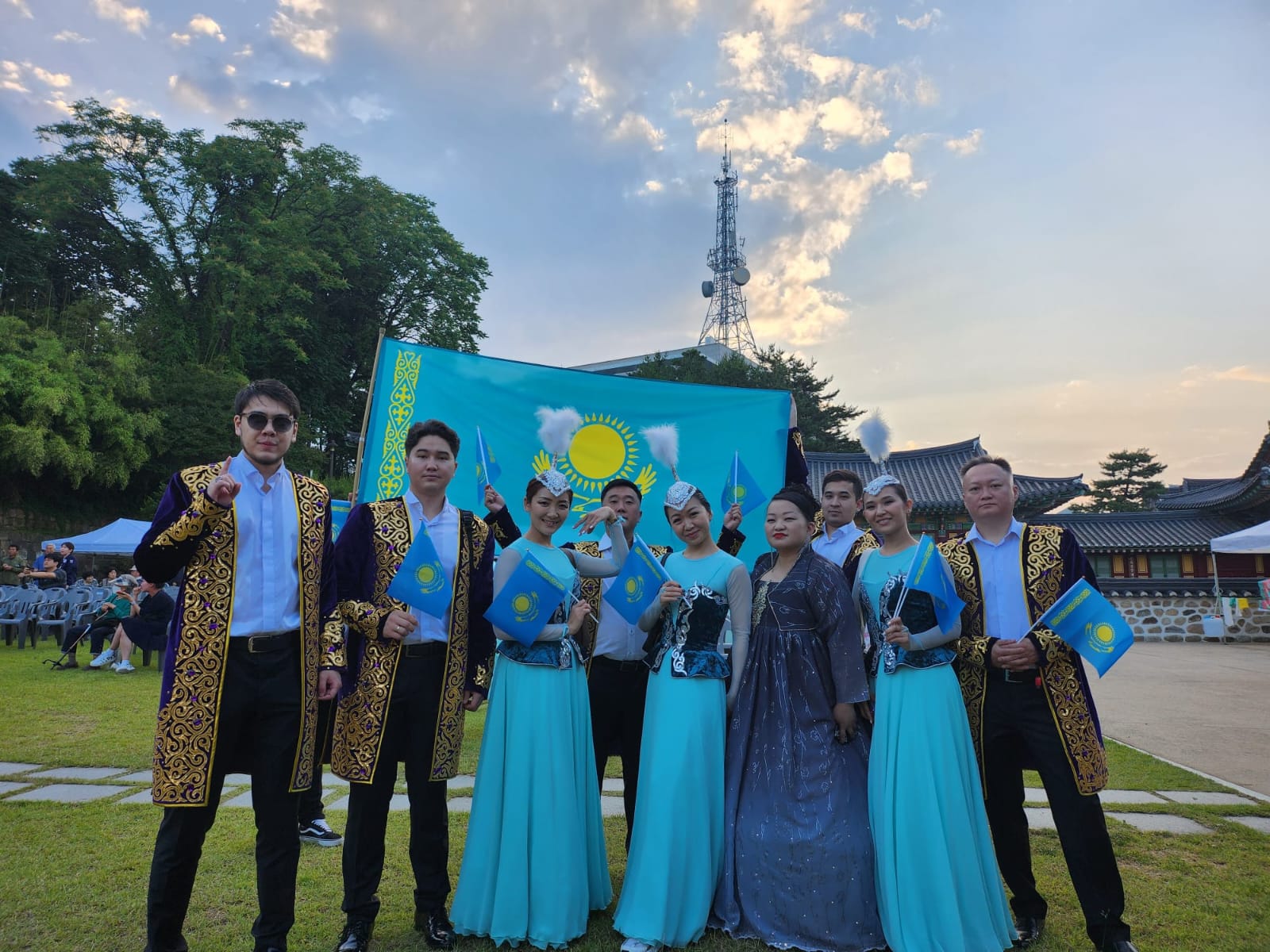 Артисты казахстанского театра выступили в Южной Корее