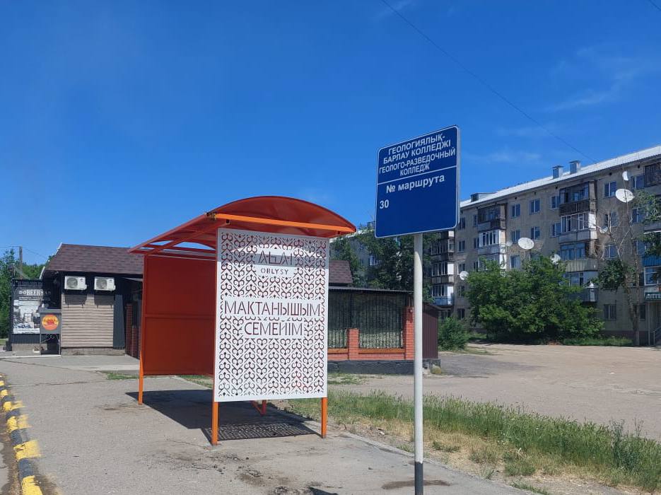 Ведутся работы по обустройству остановочных павильонов