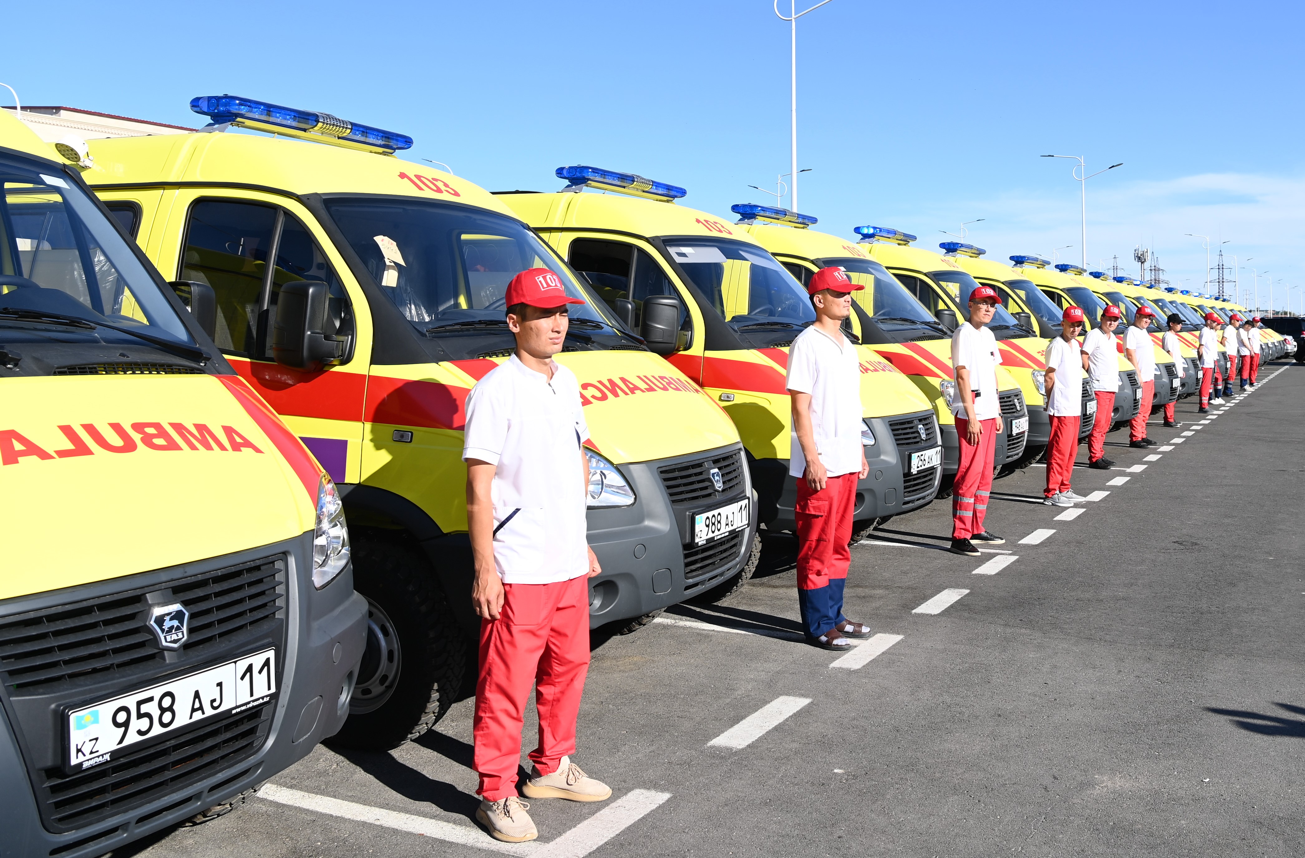 В Кызылорде медучреждениям вручили 50 новых автомобилей