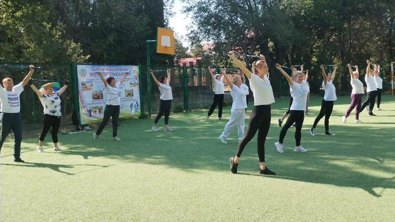 Жас апаймен жыныстық қатынасты қараңыз