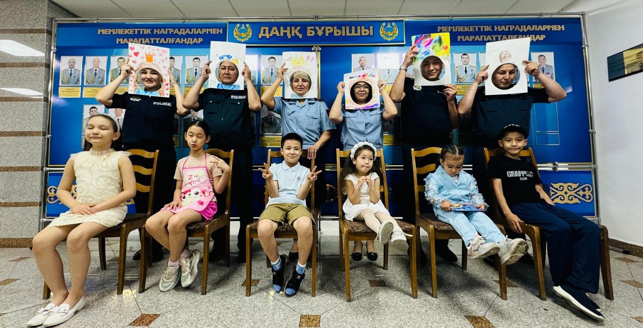 Павлодар облысында ІІО қызметкерлерінің балалары полиция ата-аналарының суретін салды