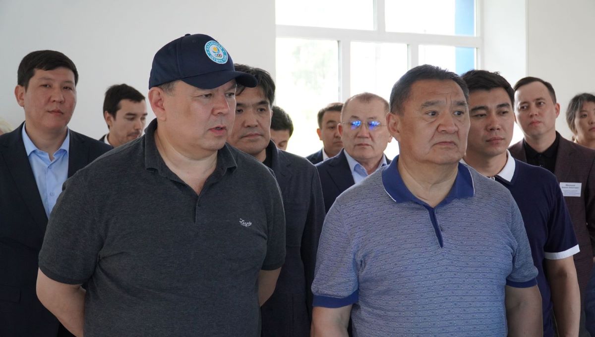 Канат Бозумбаев проинспектировал строительство домов и  ремонт социальных объектов в Акмолинской области