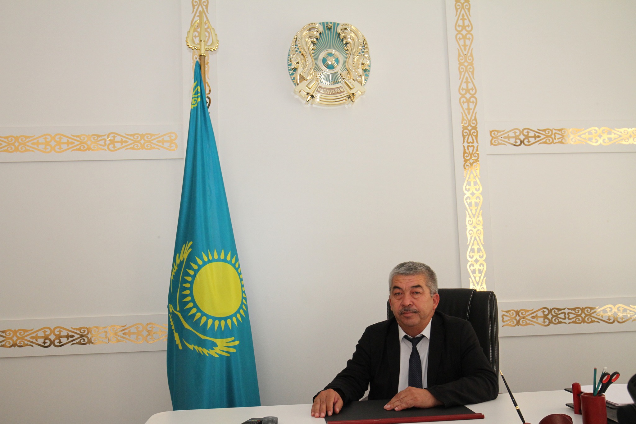 Секс видео гей сүйісу бейне