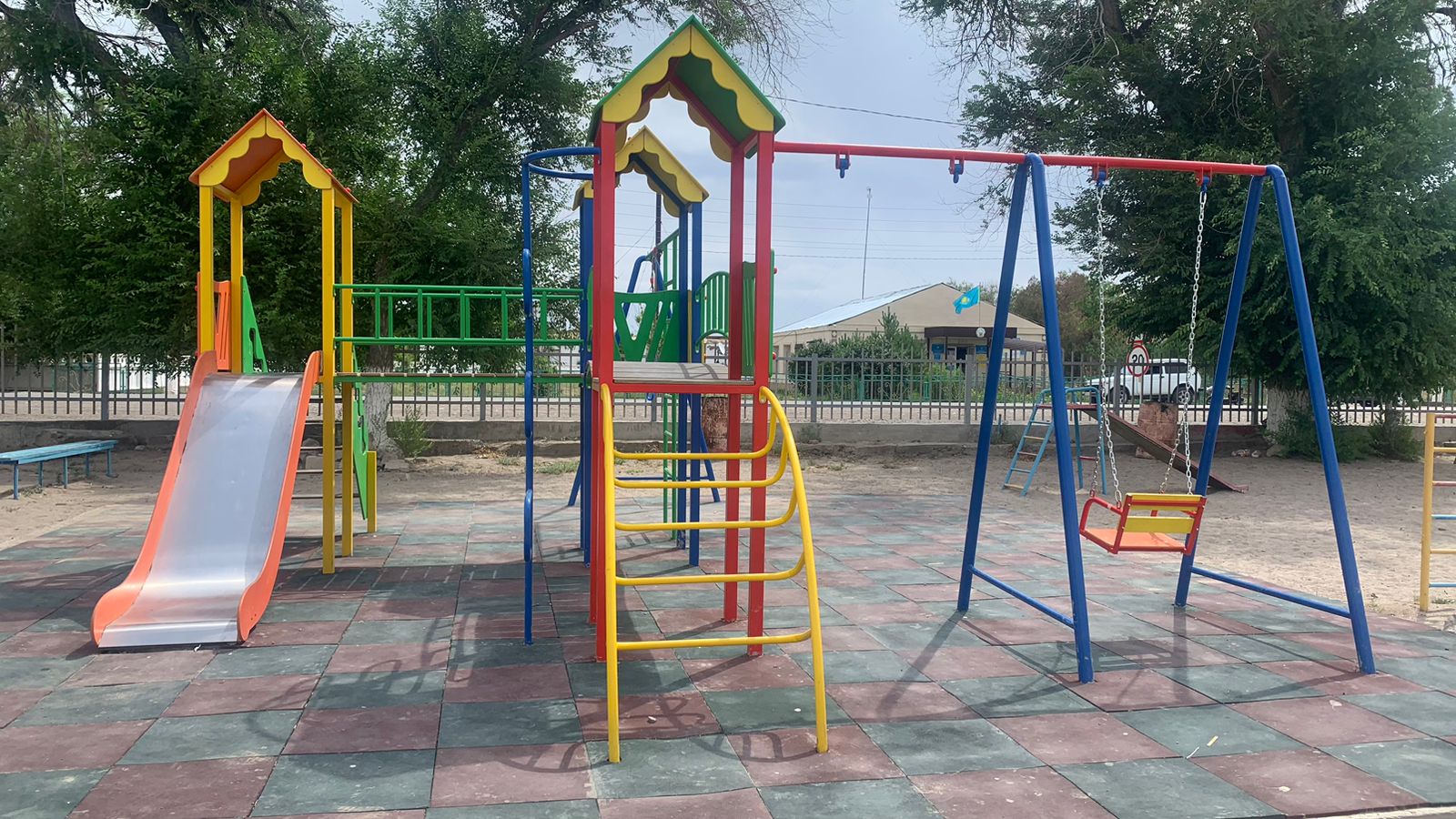 При поддержке спонсоров установлена детская площадка