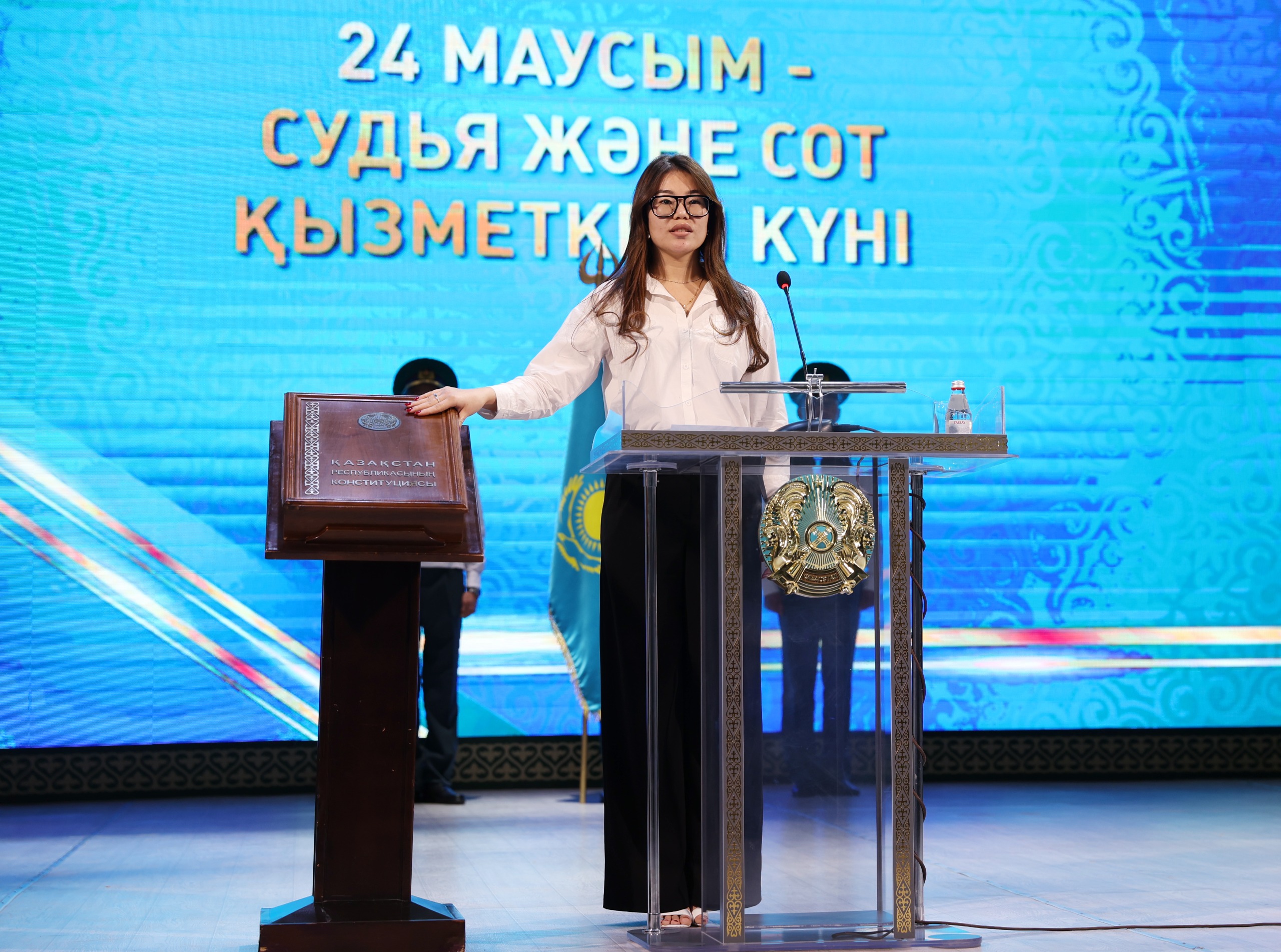 Жасырын камерасы бар жеке жетілген порно Екатерина Стриженовамен жыныстық қатынас