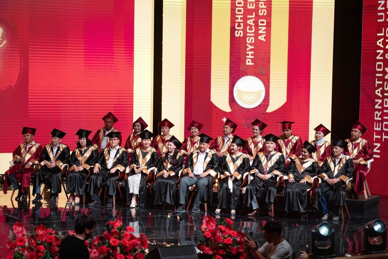 ЦЕРЕМОНИЯ ЧЕВСТВОВАНИЯ ПЕРВЫХ ВЫПУСКНИКОВ СОСТОЯЛАСЬ В МЕЖДУНАРОДНОМ УНИВЕРСИТЕТЕ ТУРИЗМА И ГОСТЕПРИИМСТВА