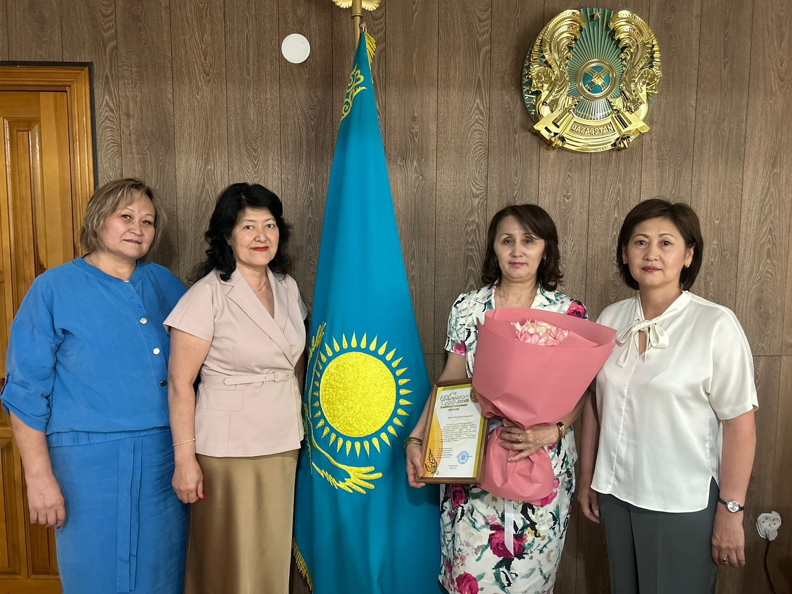 Мемлекеттік қызметші күніне орай марапаттау.