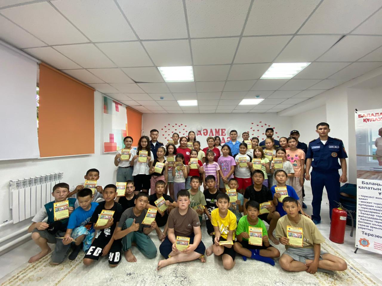 Безопасность детей: сотрудники ДЧС регулярно проводят мероприятия в детских лагерях