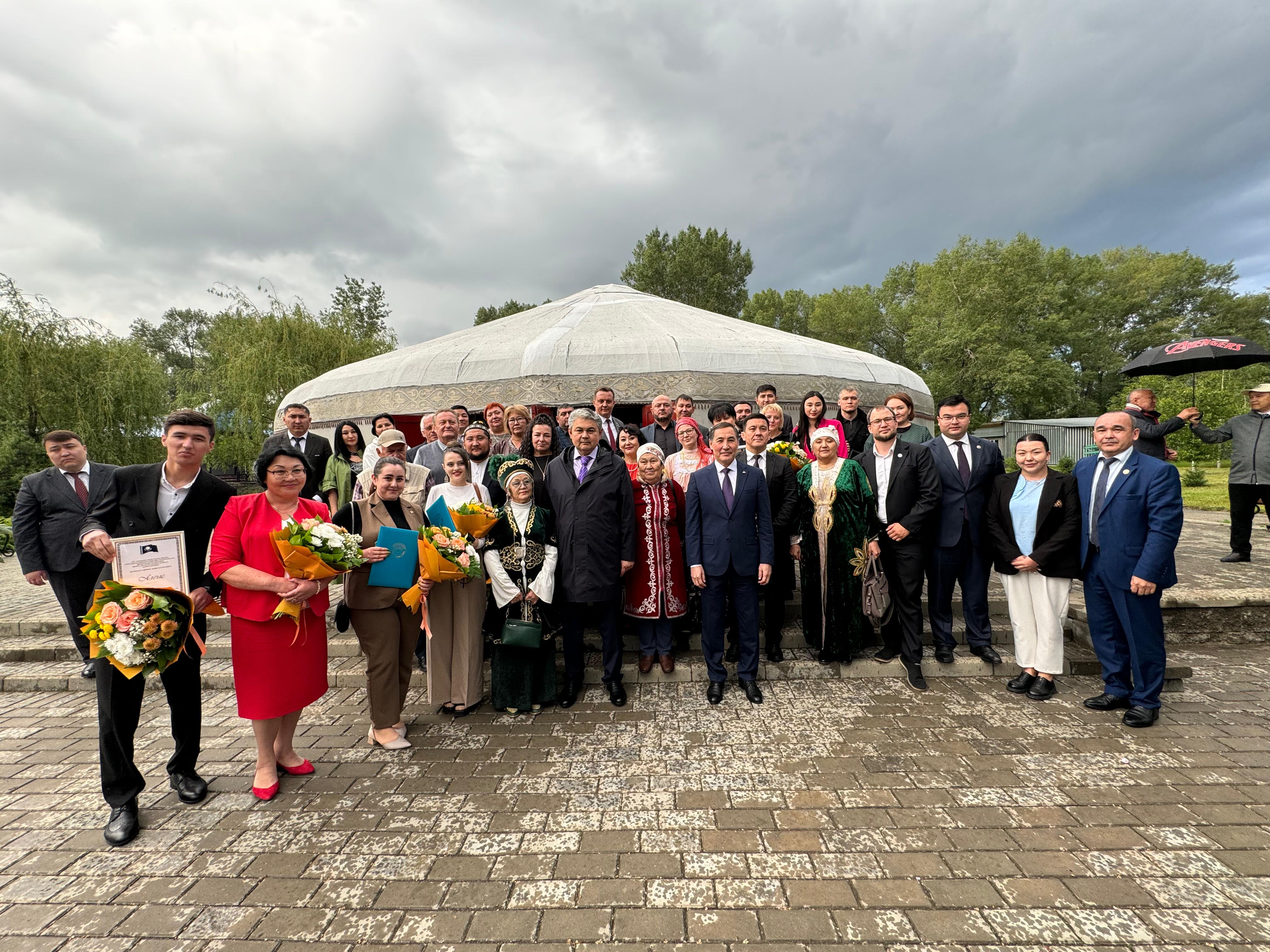 Барлық фотосуреттер Сабрина Салерно