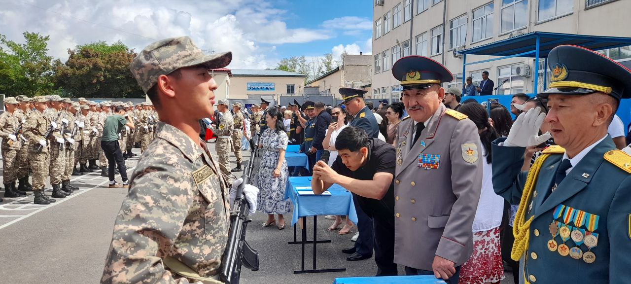 195 выпускников военной кафедры КазАТИУ стали офицерами запаса