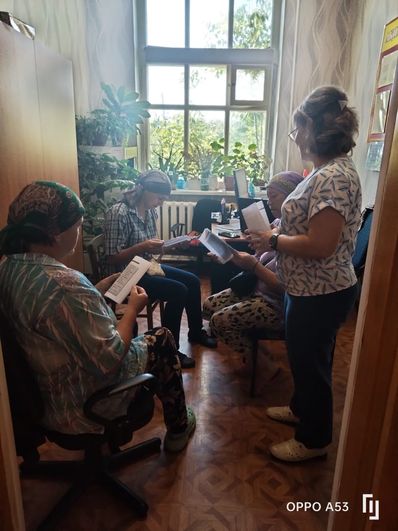 "Таза Қазақстан" республикалық экологиялық бағдарламасы аясында Свердловка ауылында ауыл тұрғындарымен үй маңындағы аумақты абаттандыру ережелері бойынша түсіндіру жұмыстары жүргізілді.