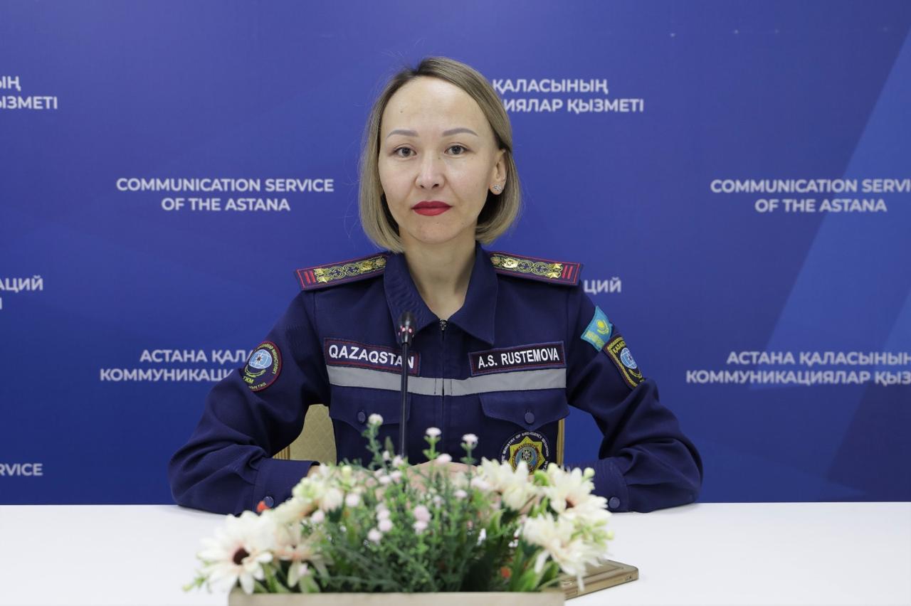 Шешініп, жуынып, өзін береді