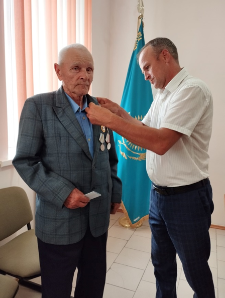 Еңбек ардагерлері