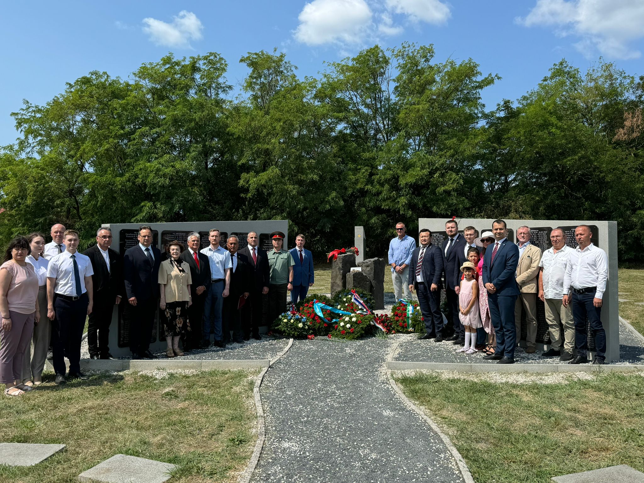 The memory of the soldiers who died in World War II was honored in Hungary