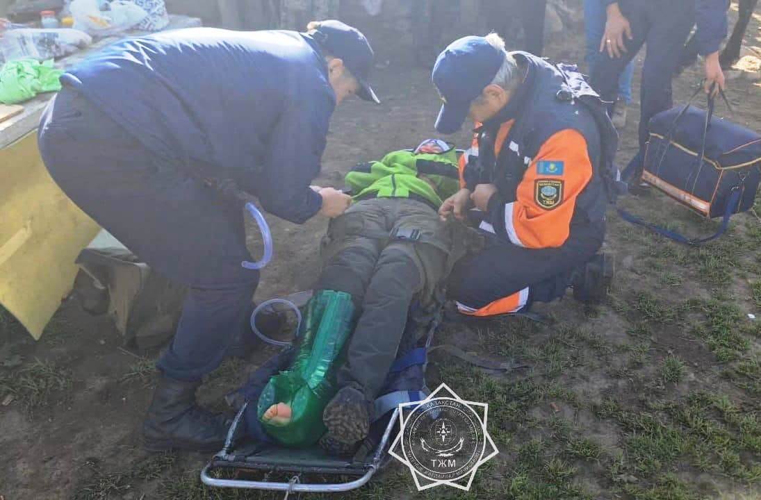 Спасатели эвакуировали женщину получившую травму в горах ВКО