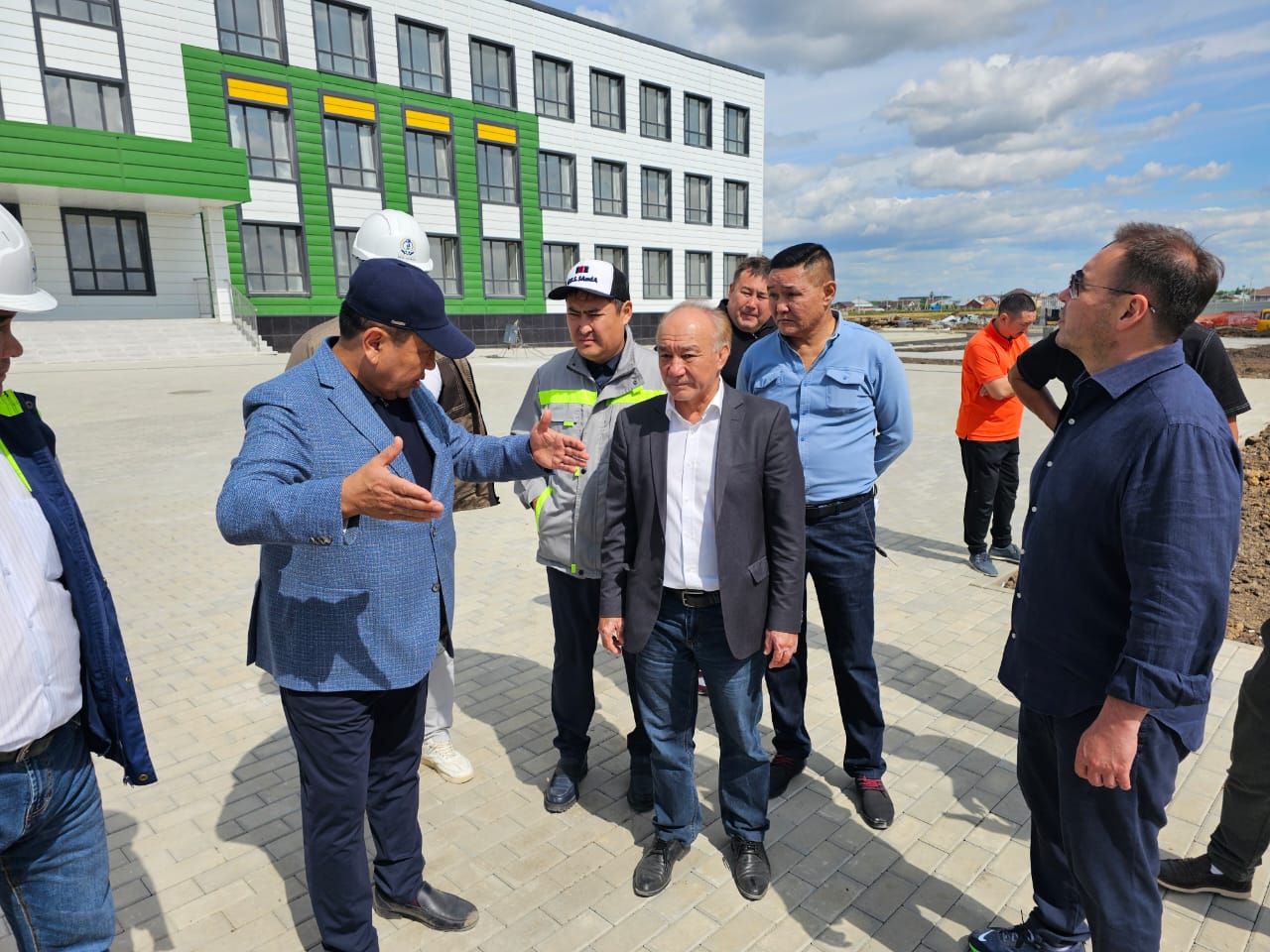«SAMRUK-KAZYNA CONSTRUCTION» АҚ БАСҚАРМА ТӨРАҒАСЫ ЖАЙЛЫ МЕКТЕПТЕРДІҢ ҚҰРЫЛЫСЫН ТЕКСЕРДІ