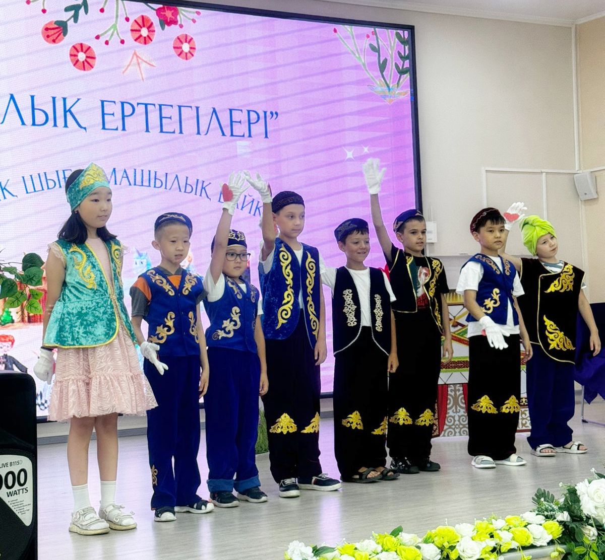 Юные актеры школ города импровизировали народные сказки