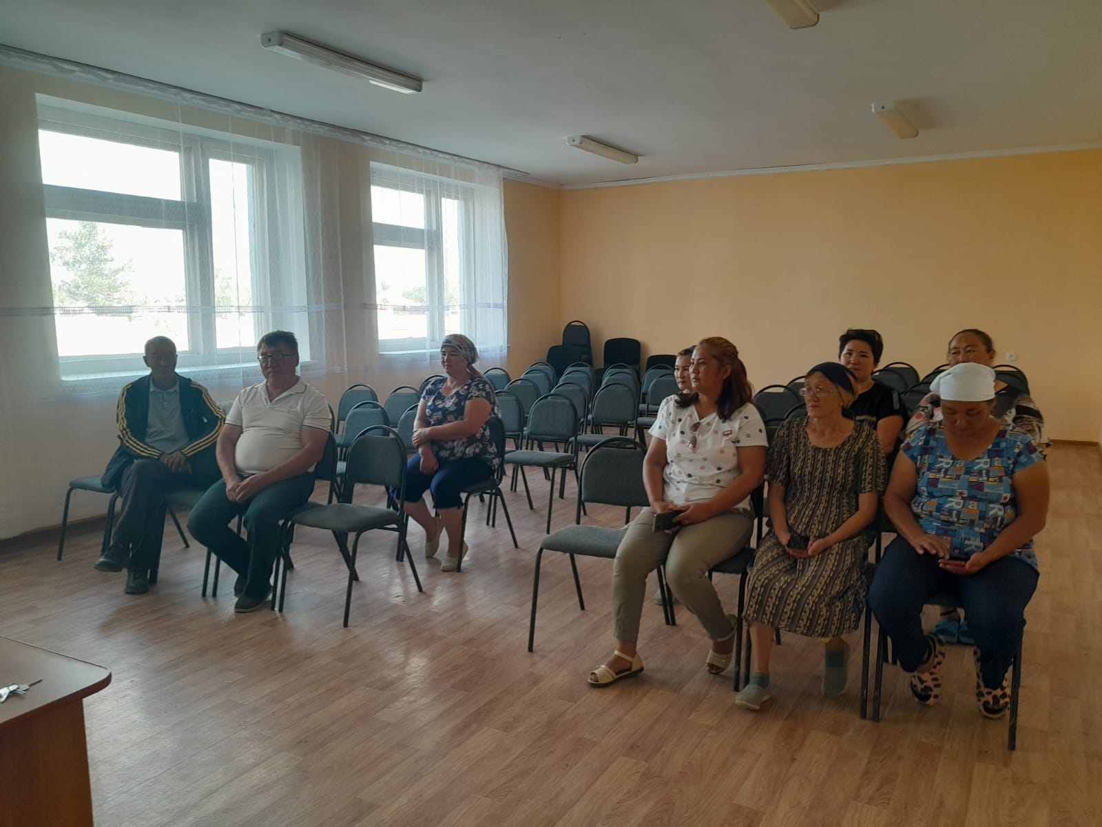 О встрече акима поселка Аксай с жителями