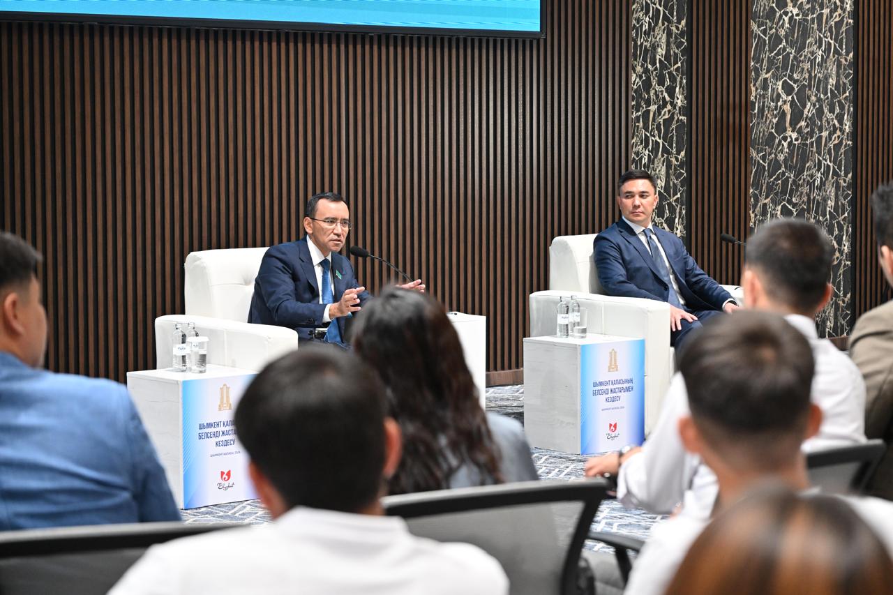 МАУЛЕН АШИМБАЕВ ВСТРЕТИЛСЯ С МОЛОДЕЖЬЮ И РАБОТНИКАМИ ПРЕДПРИЯТИЙ