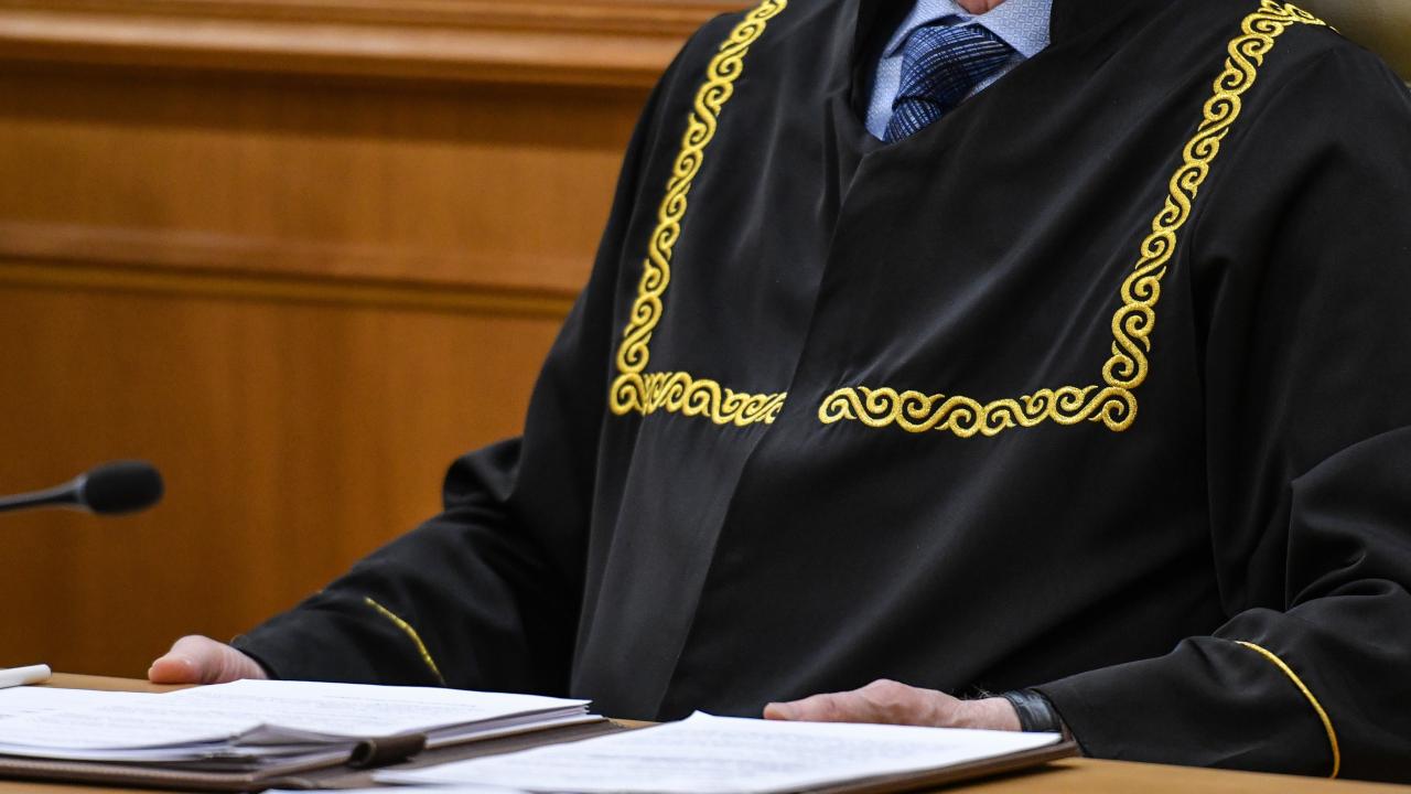 Постановление органа уголовного преследования не является обязательным и не влияет на судебный контроль - Конституционный Суд