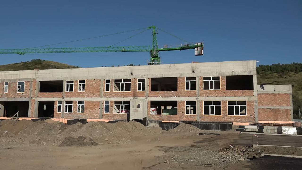 Аким Восточно-Казахстанской области Ермек Кошербаев проверил ход строительства «Комфортных школ»