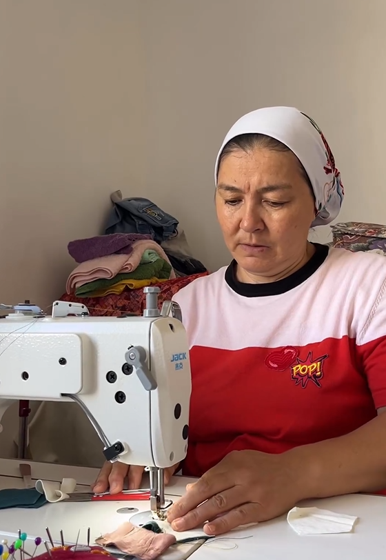 Алмагүл Ишманова «Ауыл аманаты» жобасына қатысып, 2 млн несие алып тігін цехын ашты.