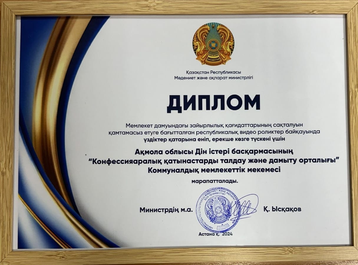 Қызының ұйықтап жатқан әкесі секс видеосы