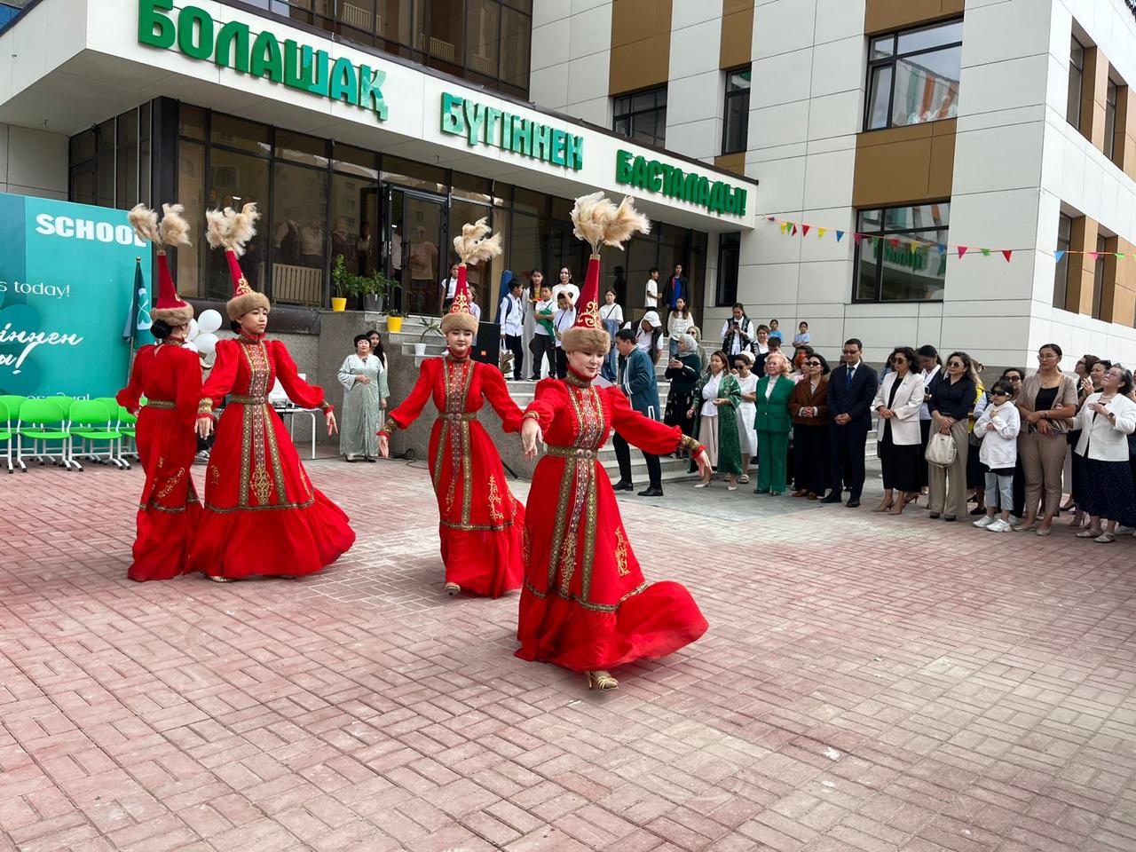 Астанада SEED UNIKER SCHOOL инновациялық математика-тіл мектебінің салтанатты ашылуы өтті