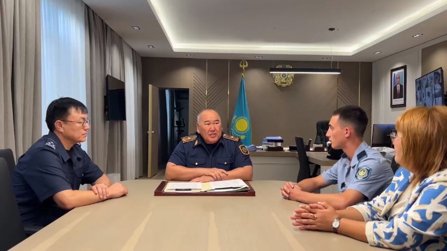 «Смело шагай по выбранному пути!»: будущего коллегу подготовили к учебному году полицейские в Шымкенте