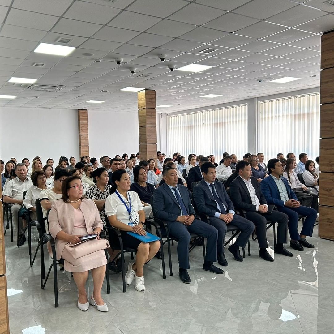 Қазақстан Республикасы Қаржы Министрлігінің Әдеп жөніндегі уәкілі Д.Б.Әділхановтың іс-сапар аясында Мемлекеттік кірістер, Мемлекеттік мүлік және жекешелендіру, Ішкі мемлекеттік аудит комитеттерінің аймақтық департаменттерінің қызметкерлерінің қатысуымен кездесу өткізілді.