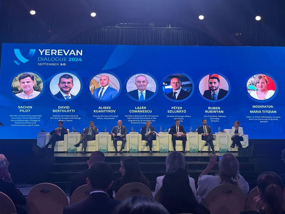 Казахстан участвует в «Ереванском диалоге»