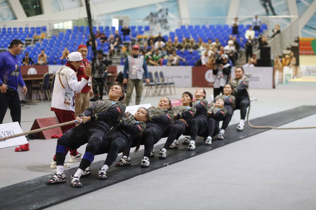 КАЗАХСТАНКИ СТАЛИ СЕРЕБРЯНЫМИ ПРИЗЕРАМИ В ПЕРЕТЯГИВАНИИ КАНАТА