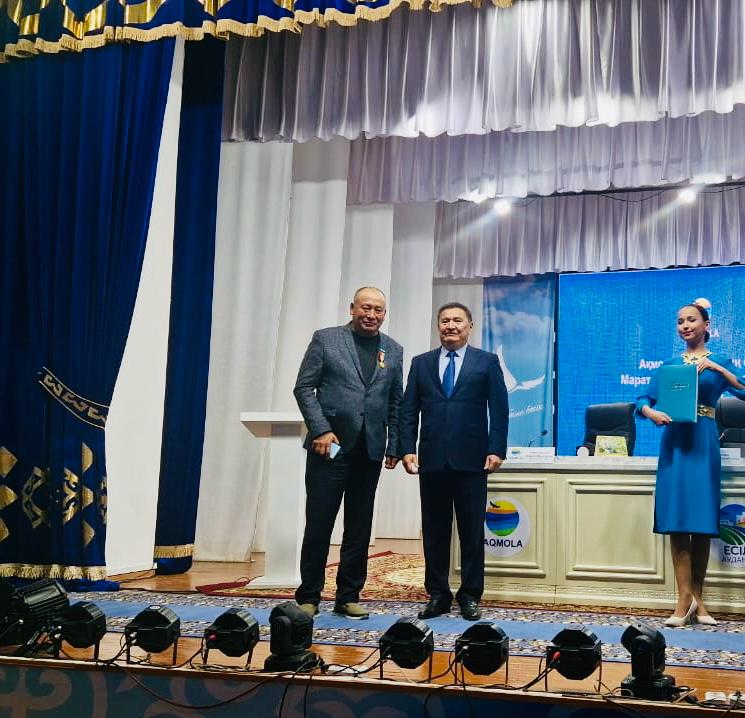 Вручение награды за активную депутатскую деятельность