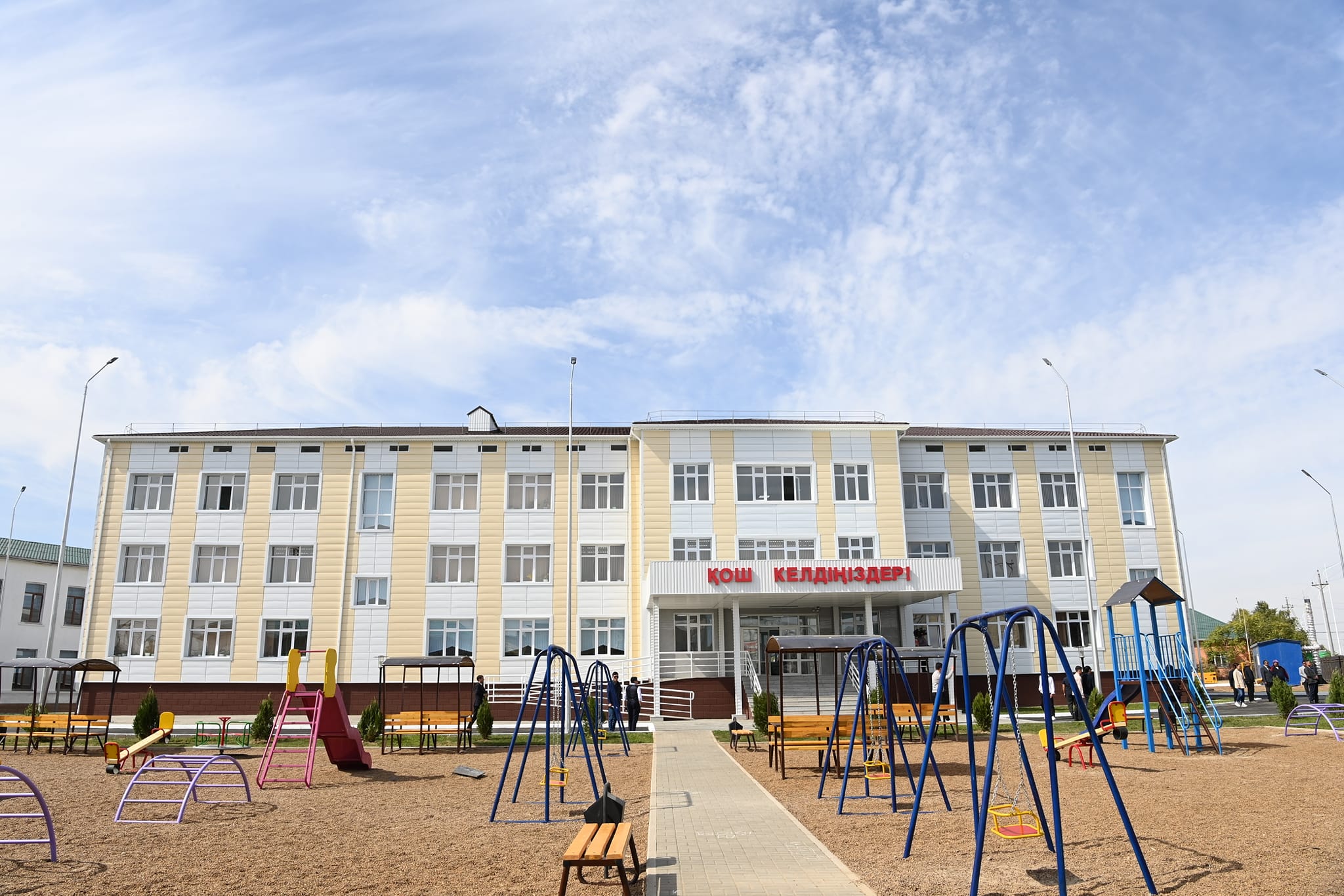 АЙМАҚ БАСШЫСЫ ШИЕЛІ АУДАНЫНДАҒЫ МЕКТЕП ҚҰРЫЛЫСЫМЕН ТАНЫСТЫ