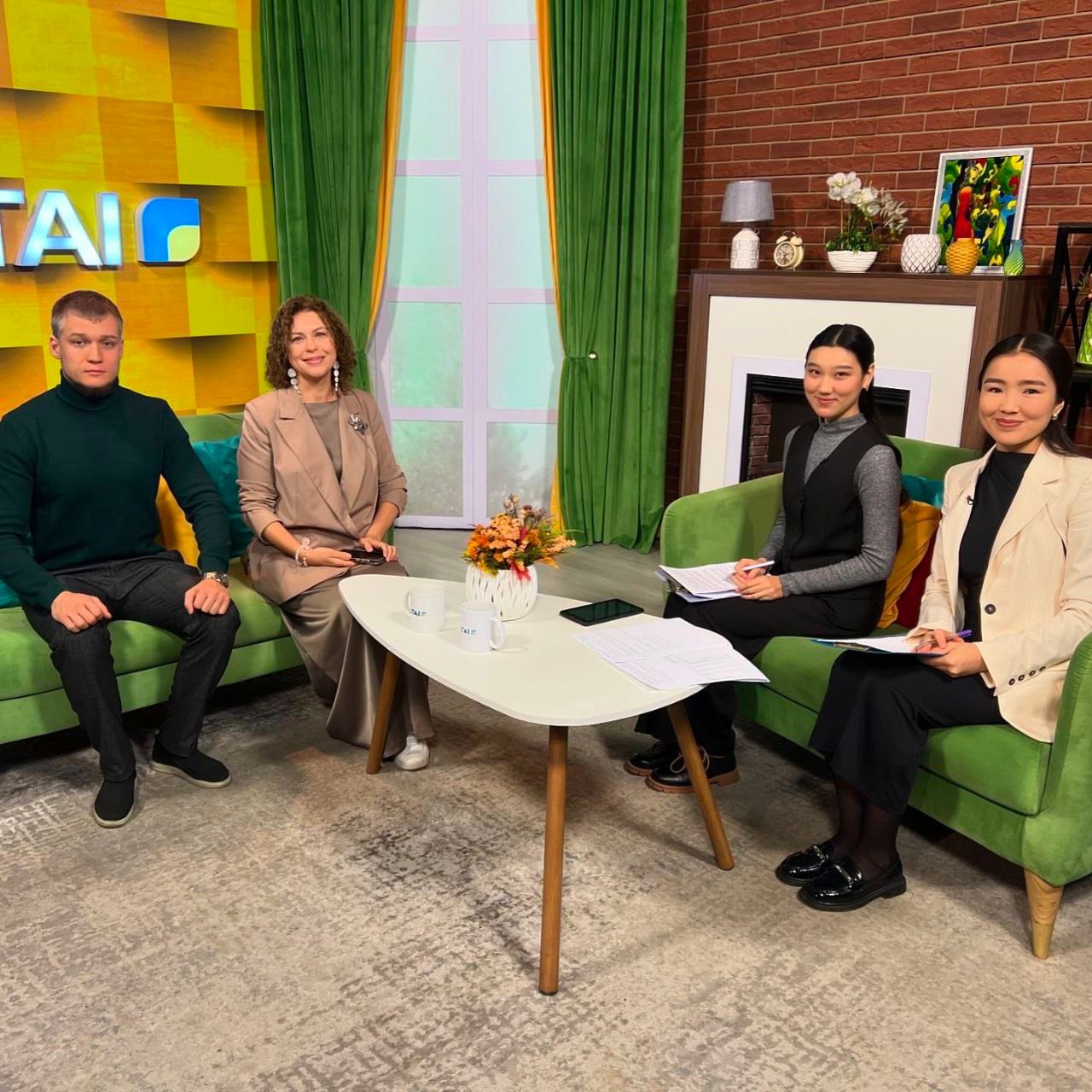 Күйеуі әйелін бірге трахает Жалаңаш кемпірлердің үйдегі суреттері