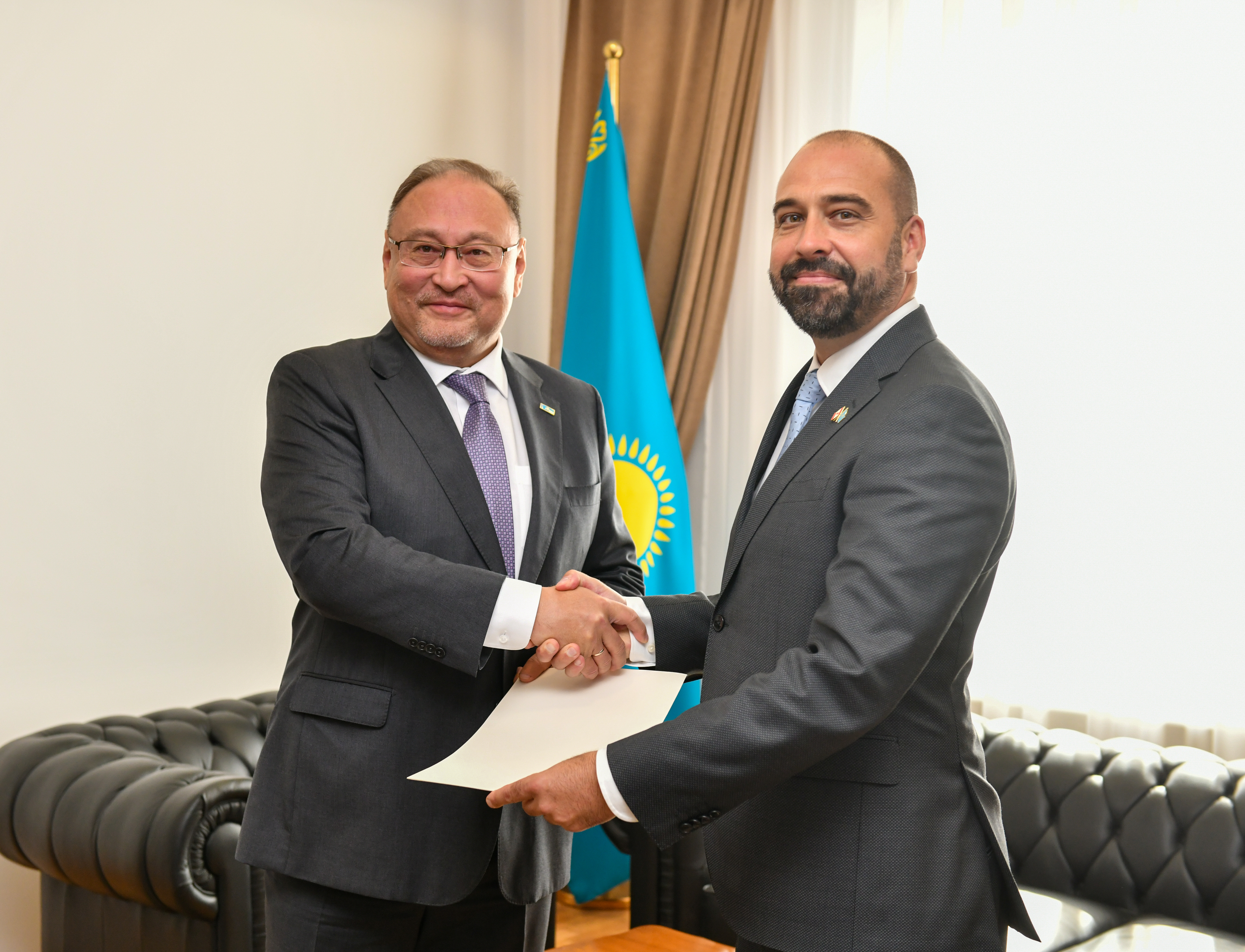 Ambassador of Canada Presented Copies of Credentials