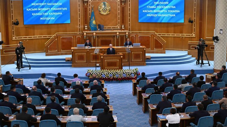 Америкадағы студенттердің порнографиялық суреттері