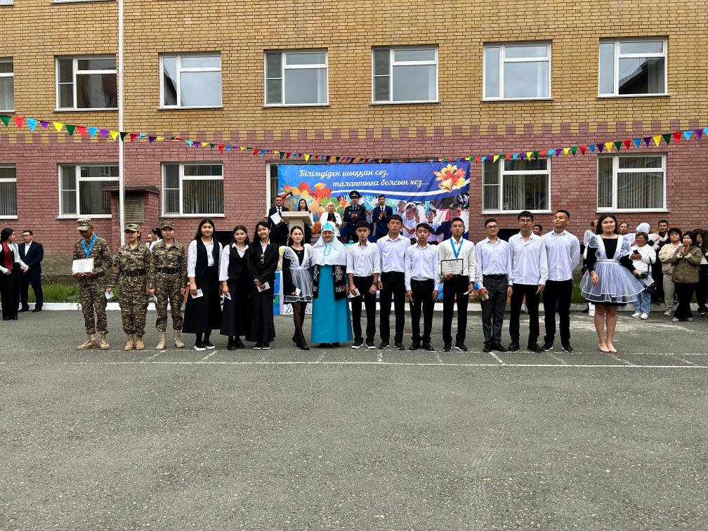 1 сентября: школы Семея  распахнули двери для учащихся