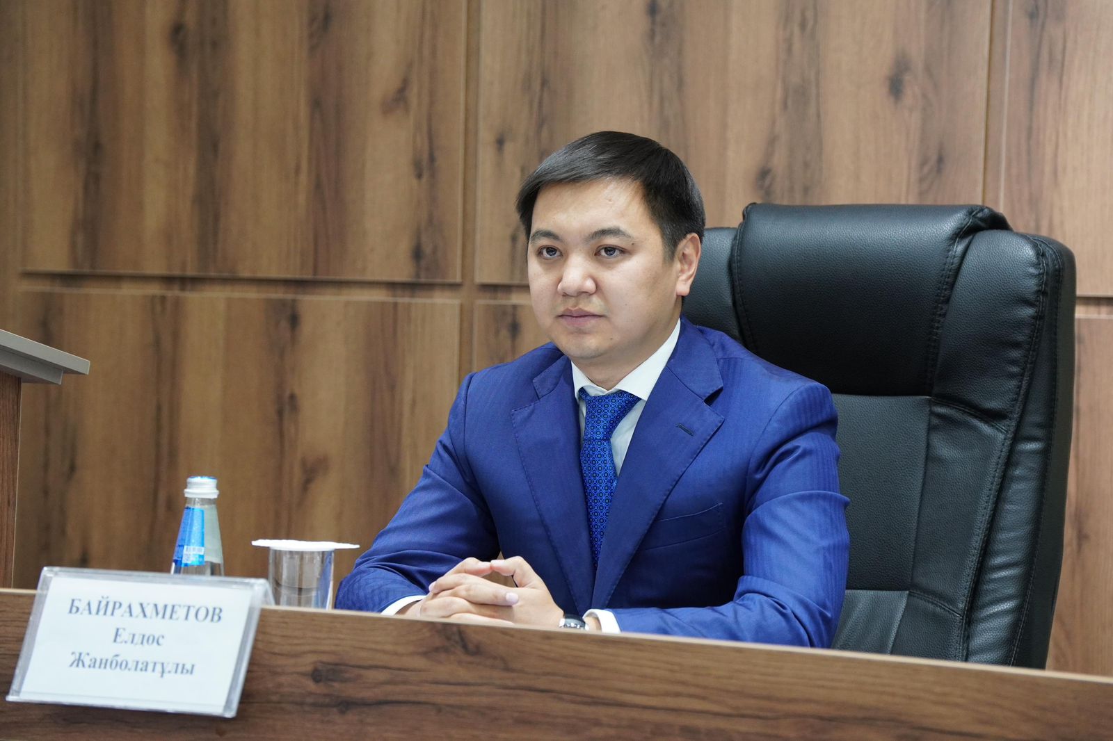 Еркектердің пискаларын жалап жатқан порно видеоларын қараңыз Қыздар бөксесін жайып жіберді