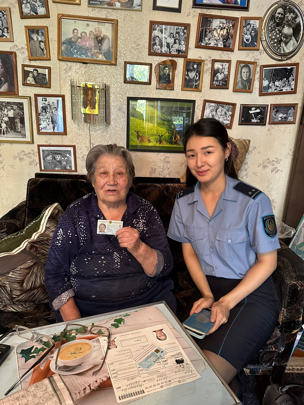 Полицейские помогли оформить документы 88-летней жительнице ВКО