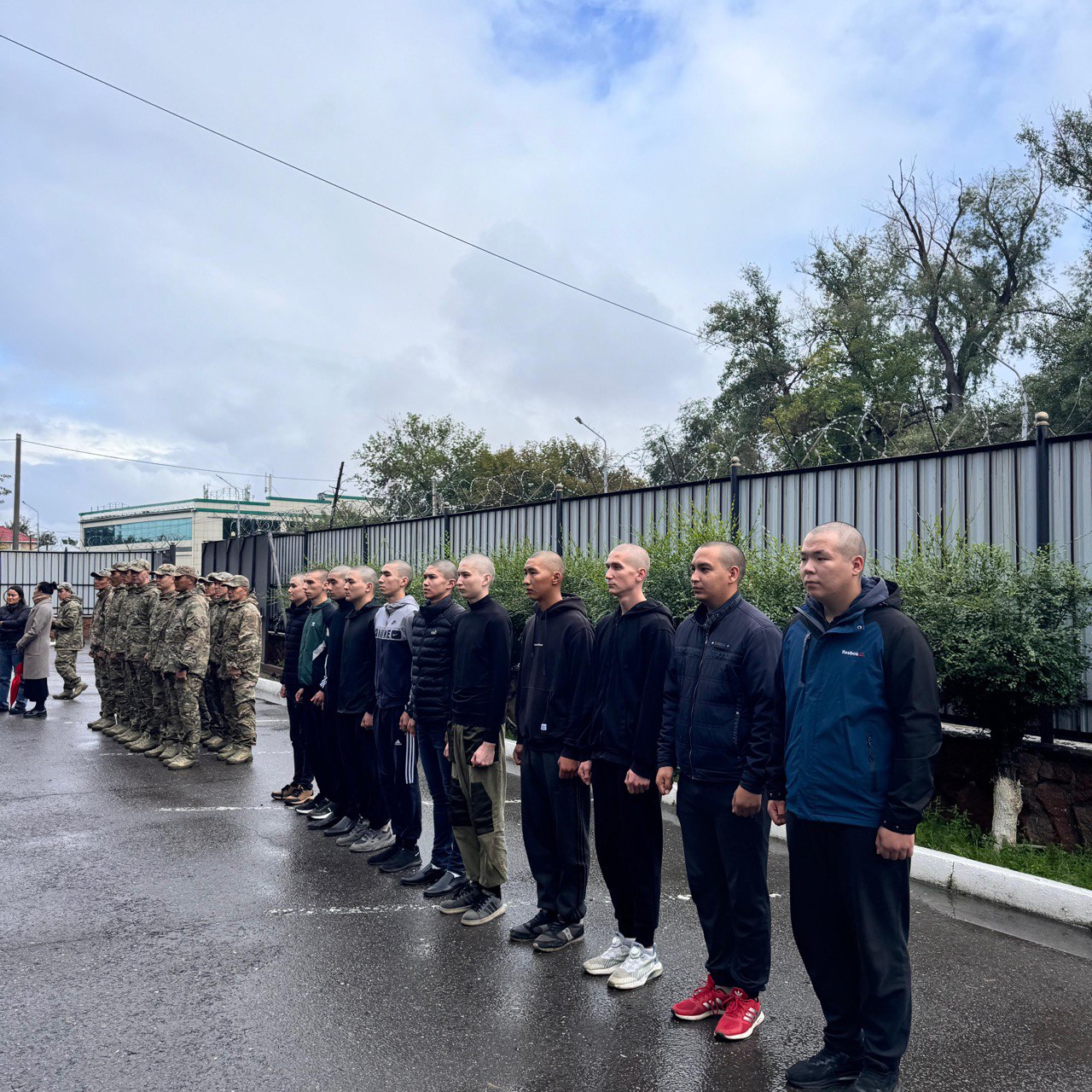 В Павлодаре прошли проводы новобранцев осеннего призыва