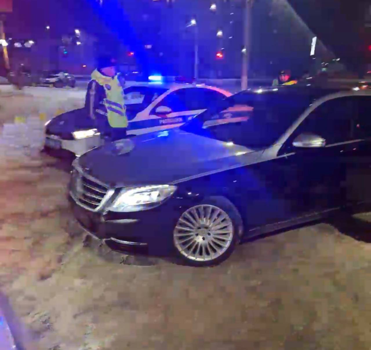 Орал қаласында полициядан жасырынуға тырысқан жалған мемлекеттік нөмірлері бар жүргізуші ұсталды