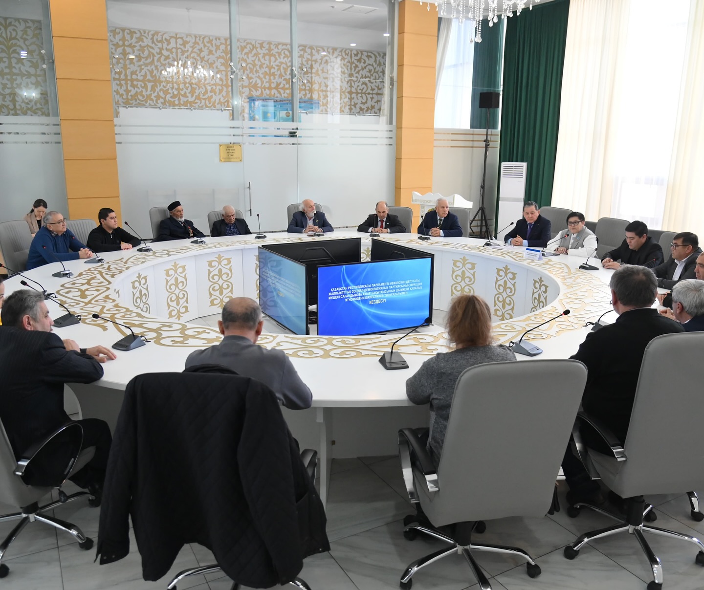 ЭТНОМӘДЕНИ БІРЛЕСТІК ТӨРАҒАЛАРЫМЕН КЕЗДЕСУДЕ МАҢЫЗДЫ МӘСЕЛЕЛЕР ТАЛҚЫЛАНДЫ